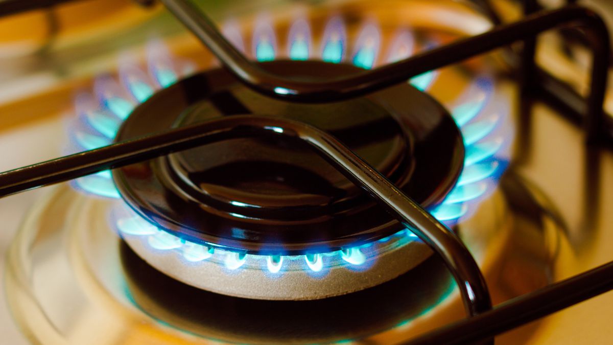 BRAZIL - 2022/04/14: In this photo illustration, the blue flame produced by cooking gas is from liquefied petroleum gas (LPG) composed of propane and butane. (Photo Illustration by Rafael Henrique/SOPA Images/LightRocket via Getty Images)