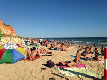 Rok temu padł rekord. Teraz pospiesznie odnawiają plaże