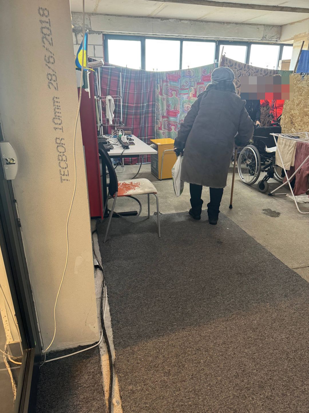 "Kiedy pojawia się ratowniczka, udaje się wślizgnąć do środka"