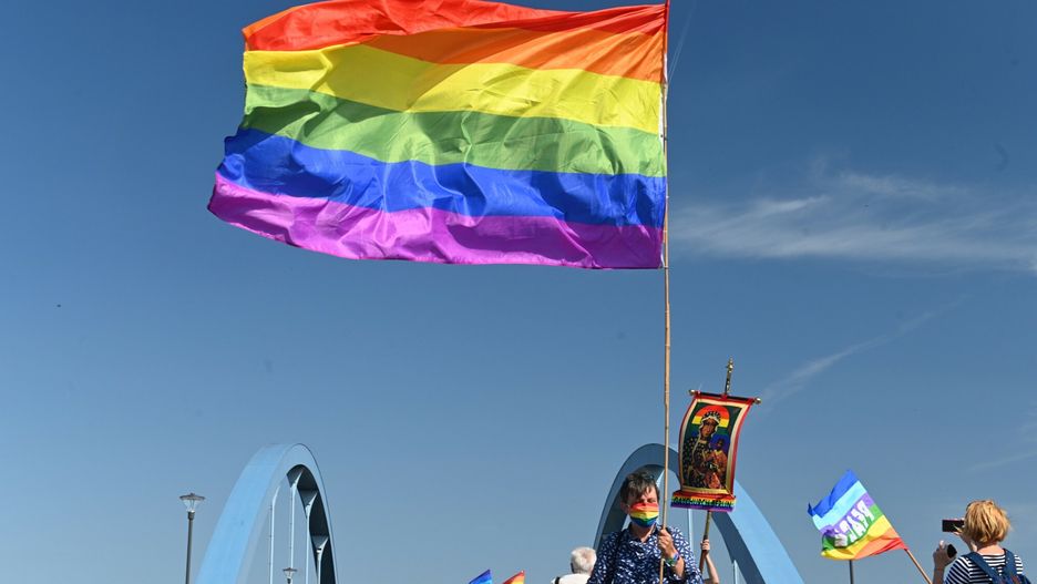 Transgraniczny Marsz R�wno?ci nad Odr?Fot. Adam Czernenko/East News, Slubice - Frankurt n. Odra, 05.09.2021.  Miedzynarodowa manifestacja srodowisk LGBTIQ z przemarszem ze Slubic do Frankfurtu nad Odra.Adam Czernenko