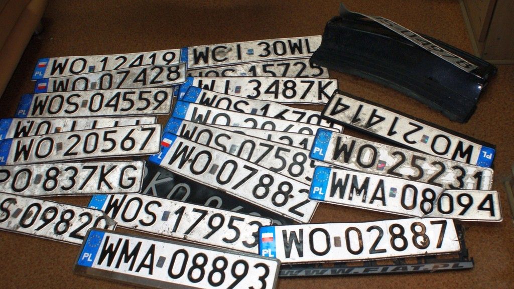 Skradzione tablice rejestracyjne (źródło: archiwum.moja.ostroleka.pl)