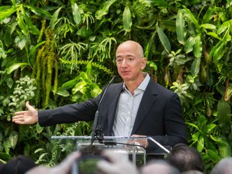 Jeff Bezos sprzedał akcje Amazona za 2 mld dolarów. Ma kosmiczne plany