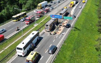 Zderzenie autokarów na A4 w Mysłowicach. Wiozły 90 dzieci