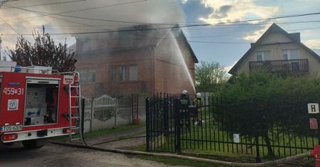 Pożar poddasza budynku mieszkalnego w Bałtowie