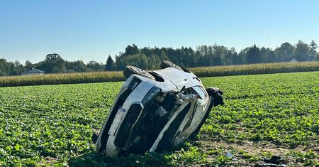Płońsk: Pościg na S7 zakończył się dachowaniem. Kierowca miał cztery zakazy prowadzenia