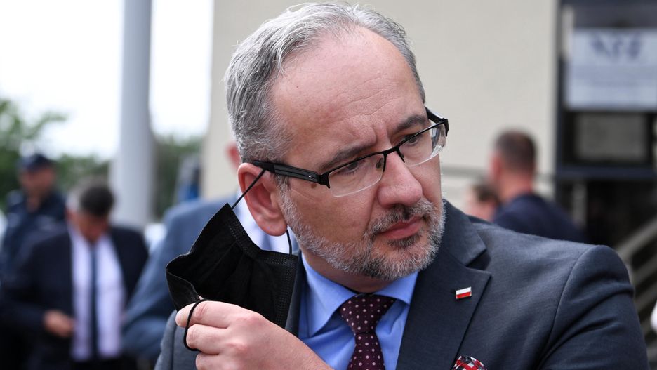 Minister zdrowia Adam Niedzielski odznaczył pracowników punktu szczepień