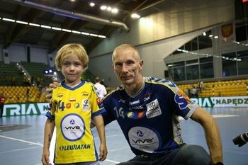 Legenda piłki ręcznej Karol Bielecki zaprasza na treningi koszykówki w UJK Kielce