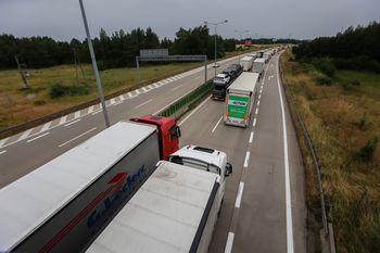 Program dopłat do e-ciężarówek rozczarowuje branżę