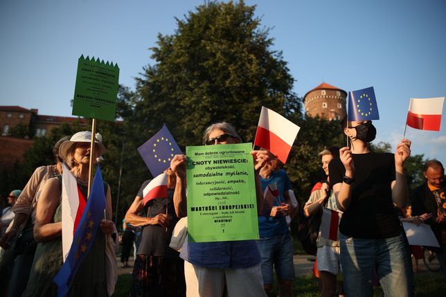 Kraków. Marsz "cnotliwych niewiast" i wiedźm 