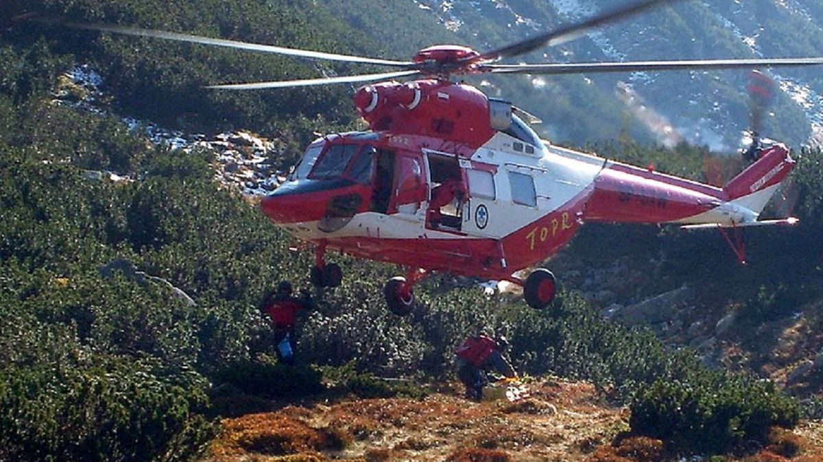 Śmigłowiec "Sokół", który rozbił się w Dolinie Olczyskiej z czterema ratownikami TOPR na pokładzie.