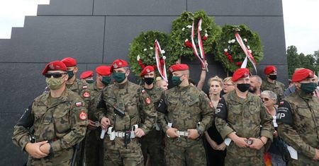 Warszawa. Pomnik smoleński pod ochroną. Jest specustawa