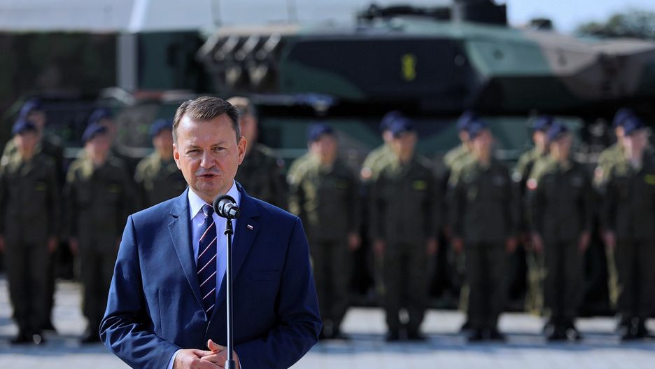 Uchodźcy na granicy. Mariusz Błaszczak pokazał nowe zdjęcie zasieków
