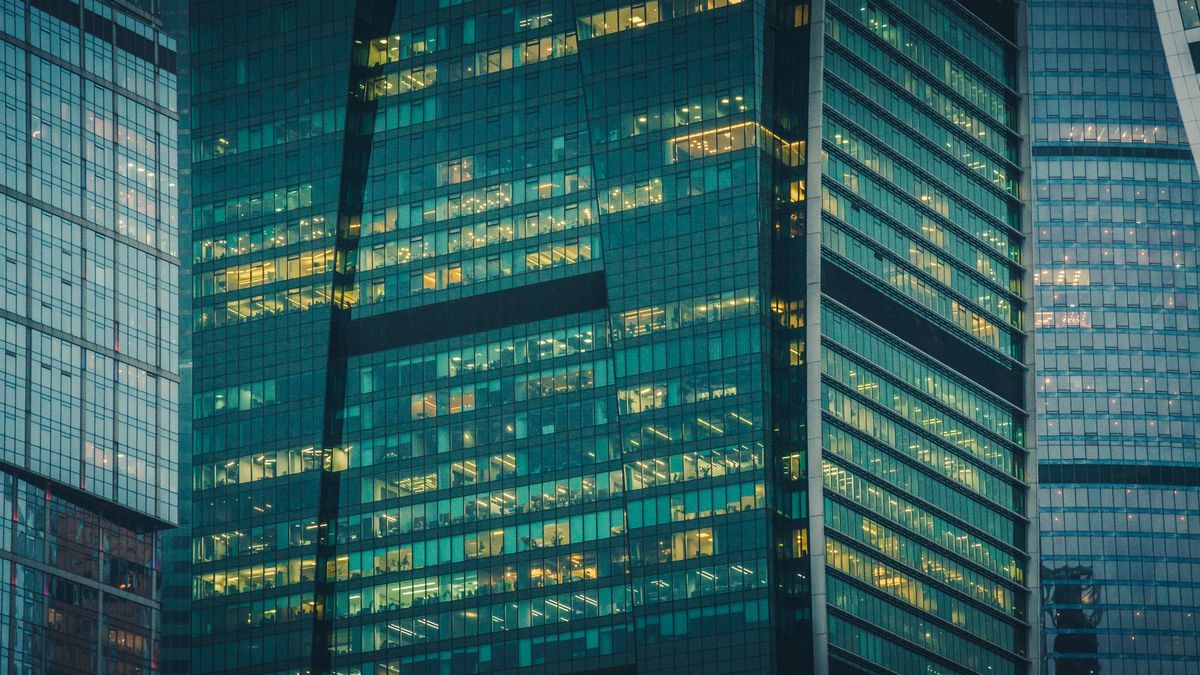 Imperia Tower w Moskwie - to tam jedno piętro banku VTB było tajnym departamentem zajmującym się finansowaniem wojny Putina.