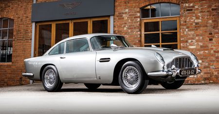Aston Martin DB5 Jamesa Bonda trafi na aukcję. Niestety nie będzie tani