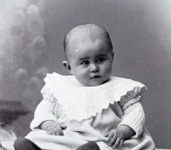 Stare fotografie dzieci. Są jak wehikuł czasu. Przenoszą także dawne emocje i czułość