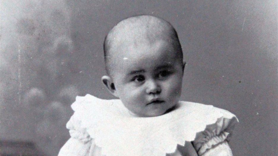 Dzieci na starych fotografiach z XIX i początku XX wieku