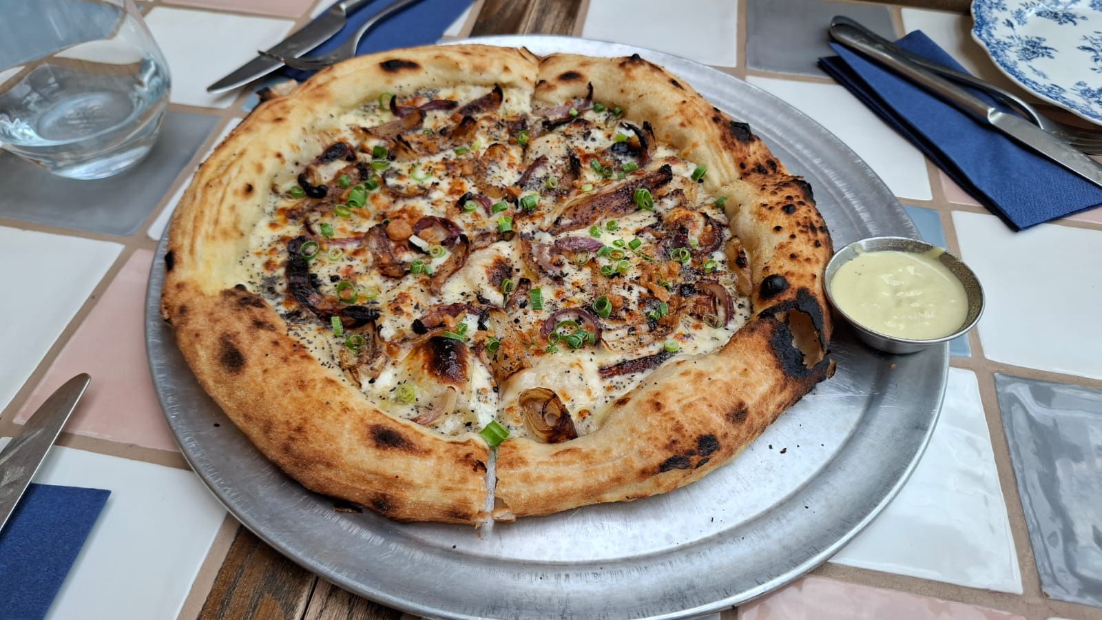 Pizza lubelska inspirowana cebularzem