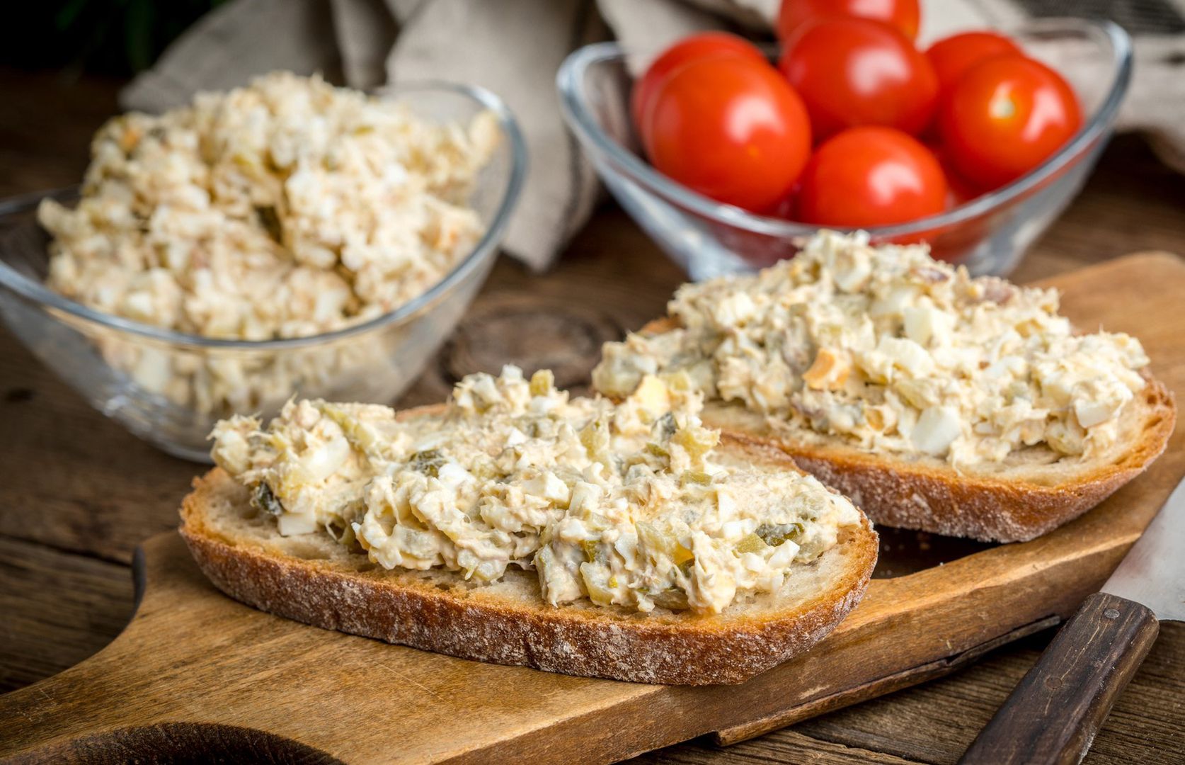 Przepis z PRL. Pasta do chleba "awanturka". Zrobisz ją w 5 minut