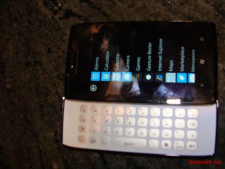 Prototyp smartfona SE z WP7 (fot. NokiaWP.net)