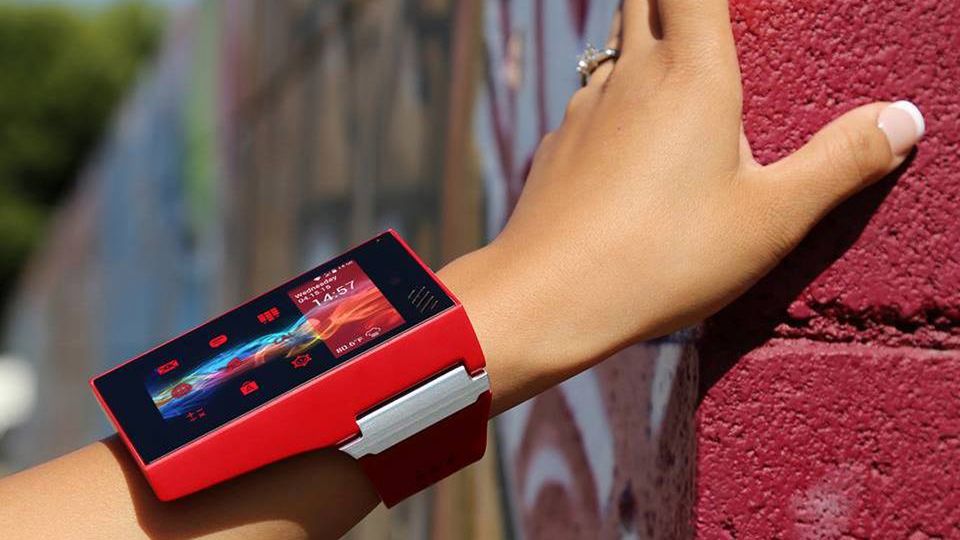 Rufus Cuff to inteligentny zegarek z 3,2-calowym ekranem oraz pełnym Androidem 1