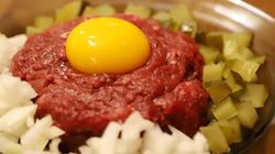 Tatar. Superżywność czy potrawa, która grozi zatruciem pokarmowym?