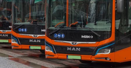 Autobusy omijały przystanki. Sąd uchylił karę