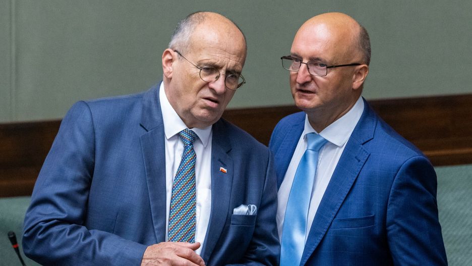 59. posiedzenie Sejmu IX kadencji
05.08.2022 Warszawa Sejm 59. posiedzenie Sejmu IX kadencji Fot. Andrzej Iwanczuk/REPORTER
n/z: Zbigniew Rau, Piotr Wawrzyk
Andrzej Iwanczuk/REPORTER