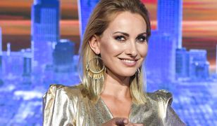 Szczuplutka Joanna Moro pozuje w samym kostiumie. Taka figura po trzech porodach?