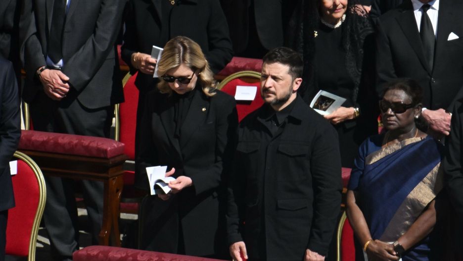 Pogrzeb papie?a Franciszka
Mandatory Credit: Photo by James Veysey/Shutterstock (15268031ah)
President of Ukraine Volodymyr Zelenskyy and First Lady of Ukraine Olena Zelenska attend the funeral of Pope Francis in St. Peter's Square
Pope Francis' funeral mass, Vatican City, Rome, Italy - 26 Apr 2025
James Veysey/Shutterstock