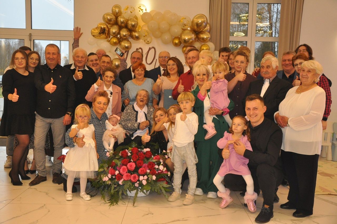 Rogów: Marianna Armada świętowała setne urodziny z liczną rodziną