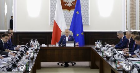 Nowy przywilej dla urzędników. W oczy rzuca się kwota: 1075 zł