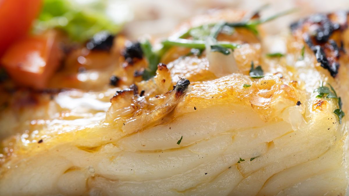 Dorsz z mozzarellą i pomidorem to pomysł na lekkie, pyszne danie