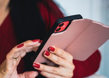 CERT Orange ostrzega. Zaczyna się od reklamy na Facebooku