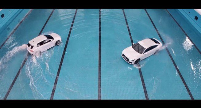 Synchroniczny balet w basenie prezentuje możliwości samochodów Audi (wideo)