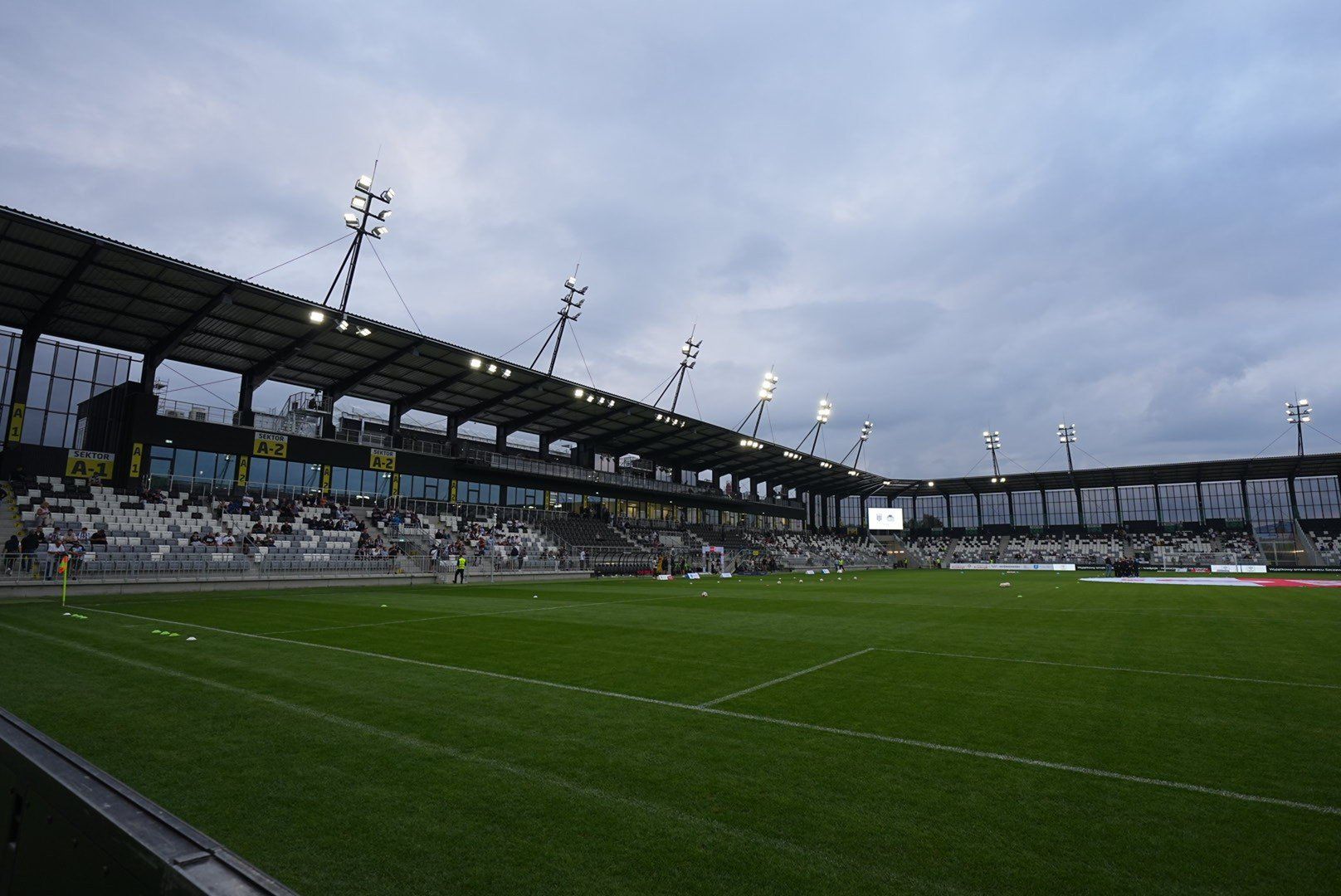Stadion w Nowym Sączu otwarty, ale trwają tam jeszcze prace
