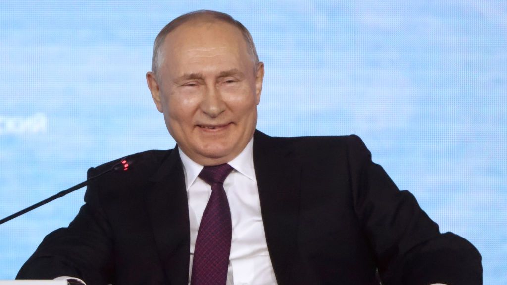 Władimir Putin ma powody do zadowolenia. Część produktów dla wojska Rosja kupuje w UE