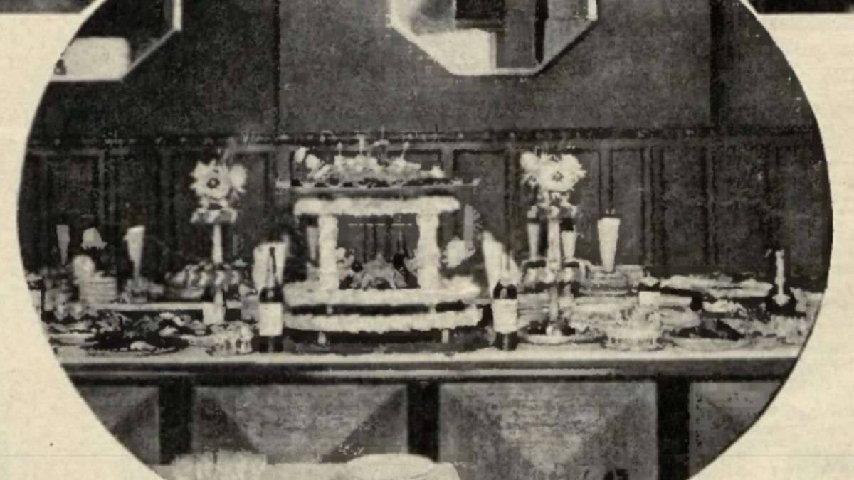 Fragment bufetu ze słynnymi "kanapkami" Hawełki