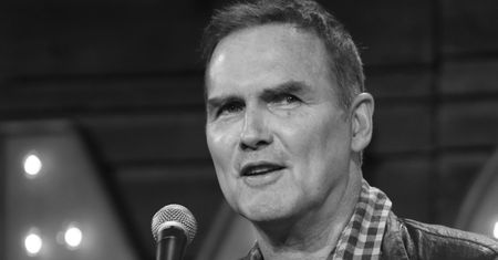 Norm Macdonald nie żyje. Hollywood pogrążone w żałobie. "Straciliśmy giganta"