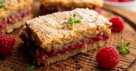Najlepsze ciasto z malinami. Nie zostaną po nim nawet okruszki