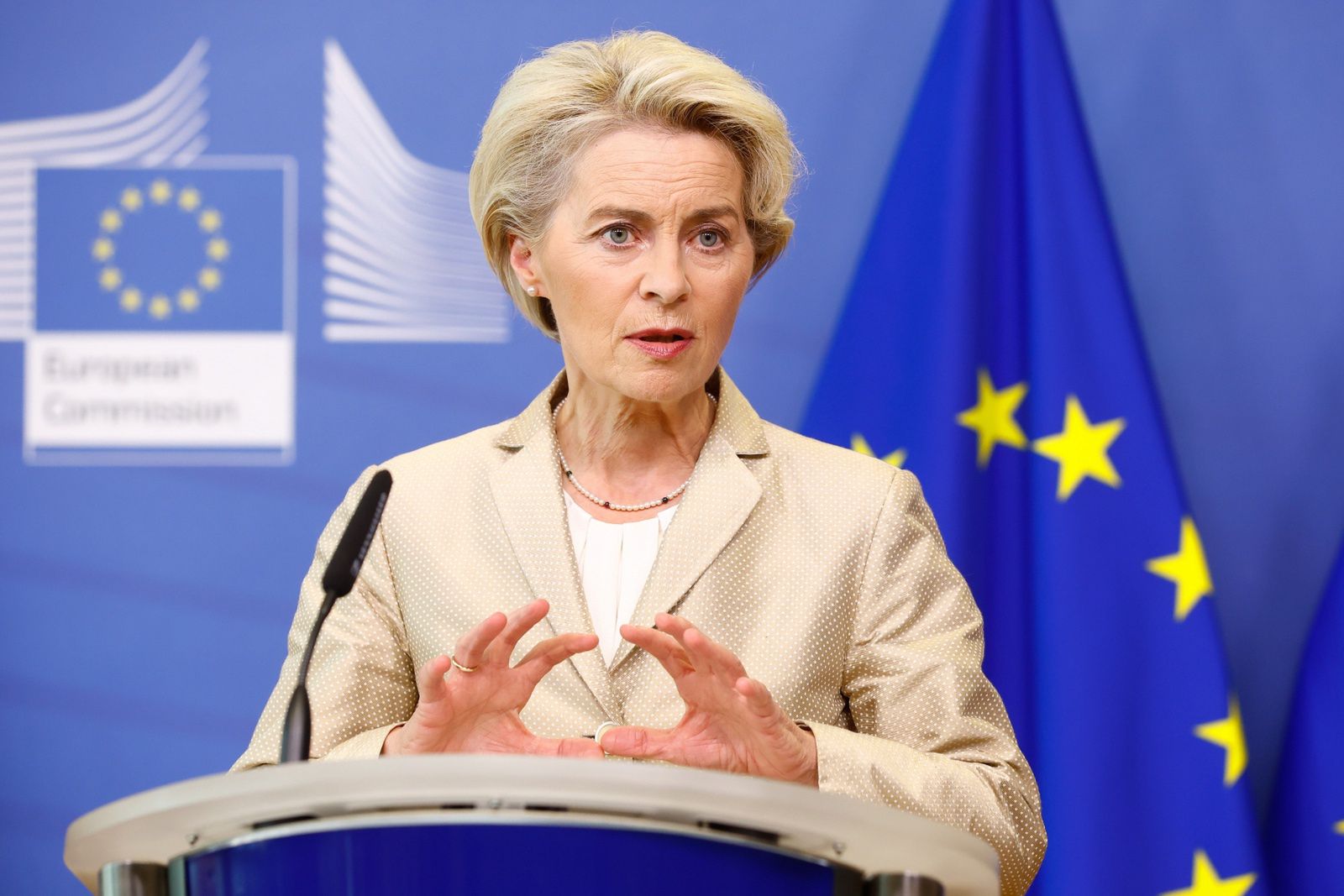 EU proposes new package of sanctions against Russia
epa10211598 European Commission President Ursula von der Leyen holds a joint press statement to announce a new package of 'biting' sanctions against Russia at the European Commission in Brussels, Belgium, 28 September 2022.  EPA/STEPHANIE LECOCQ 
Dostawca: PAP/EPA.
STEPHANIE LECOCQ