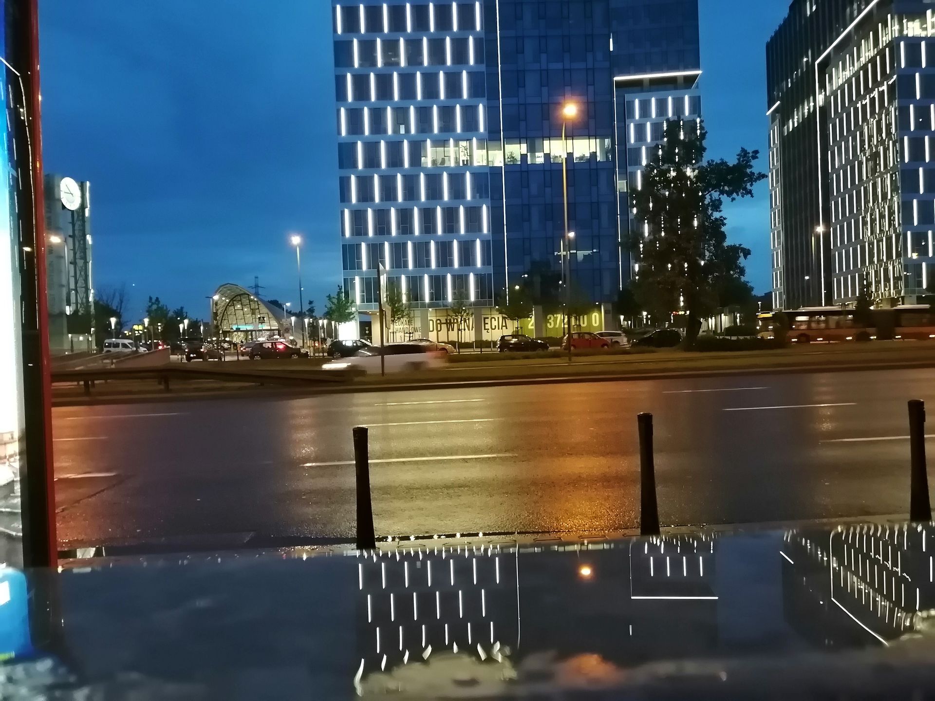 Honor 20 Lite oficjalnie. Nowy smartfon już w Polsce 20