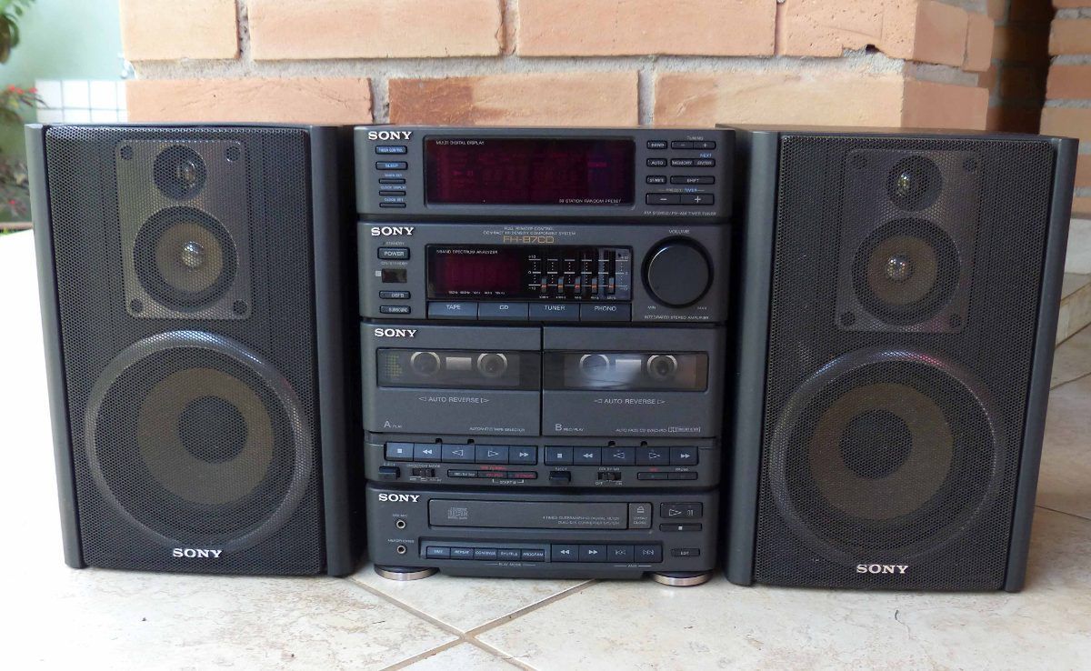 Sony FH-B7CD - kompaktowy, acz dobrze wyposażony model z początku lat 90'