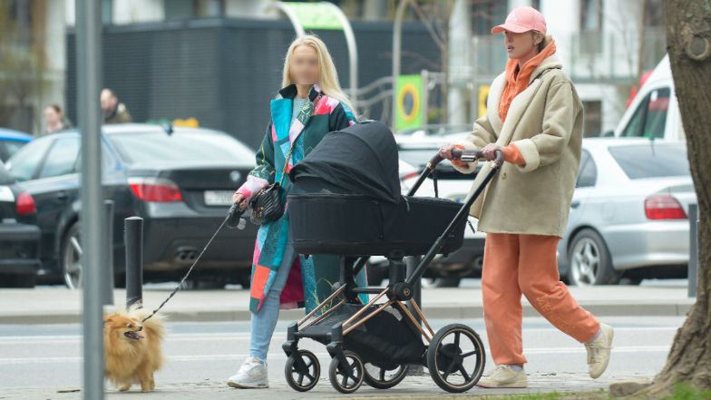 Joanna Opozda z mamą na spacerze