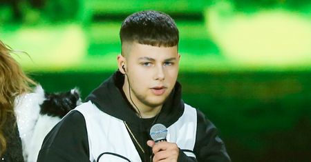 Internauci rozczarowani wokalnymi popisami Allana Krupy na "Sylwestrze Marzeń": "PIĘKNY PLAYBACK"