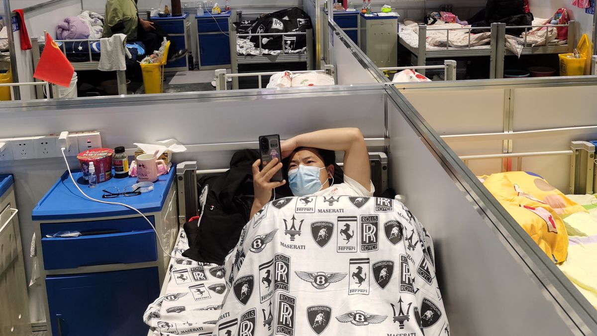 Chiny zalecają pracę w "obiegu zamkniętym" i zamykają pracowników w fabrykach 