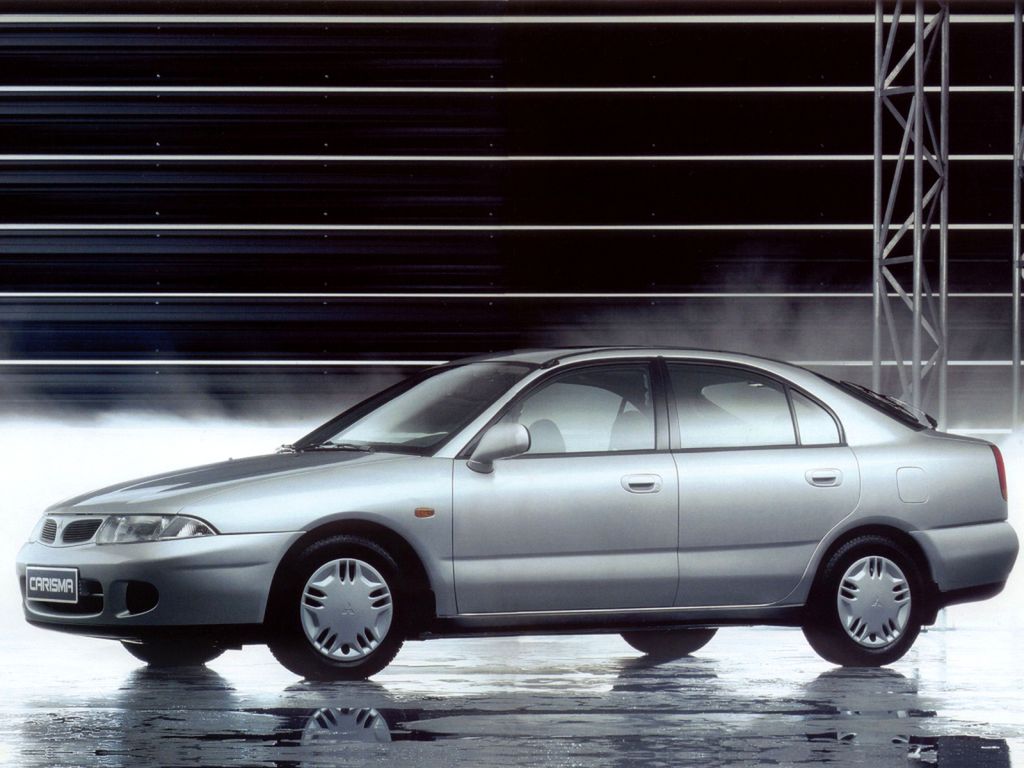 Mitsubishi Carisma przed faceliftingiem