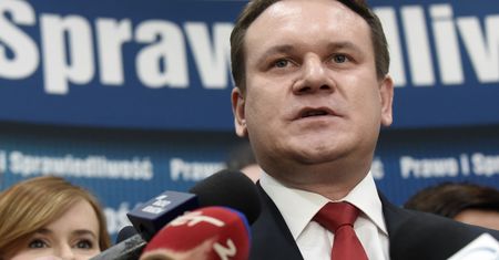 Dominik Tarczyński krytykuje propozycję komisarz UE. "To wojna cywilizacji"