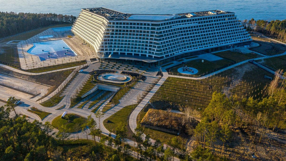 Hotel Go??biewski w Pobierowie
19.03.2025 Pobierowo Budowa Hotelu Golebiewski w nadmorskim Pobierowie. Najwiekszy hotel w Polsce. Termin oddania obiektu do uzytku byl juz wielokrotnie przekladany.  Fot. Przemek Swiderski/REPORTER
Przemek Swiderski/REPORTER