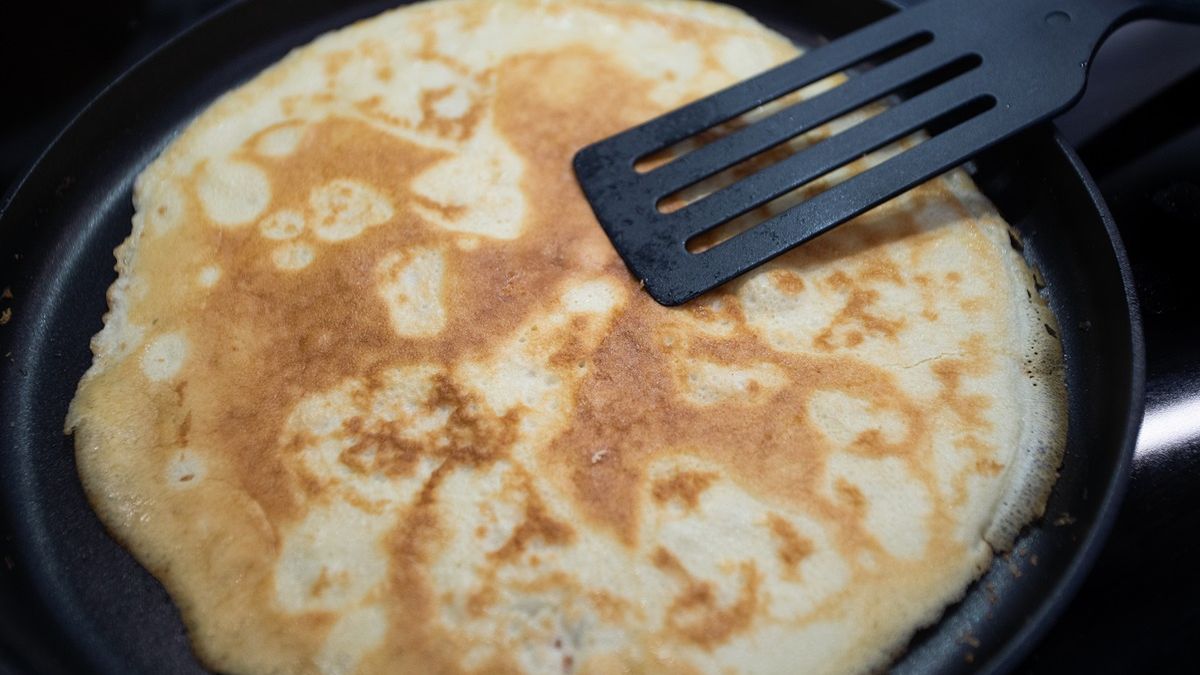 Moja babcia do naleśników dodaje ten jeden składnik. wychodzą delikatne i bardzo puszyste