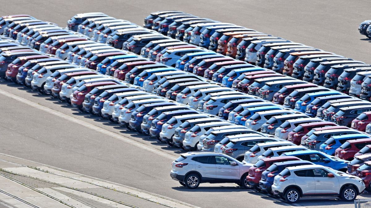 samochody salon autosalon parking